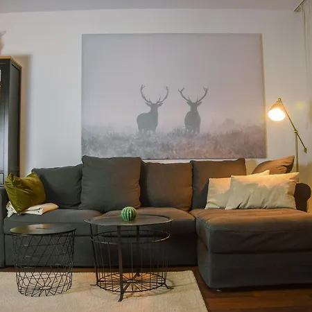 Dinos 2 Bed Cozy At Close To The Lift Apartmán *