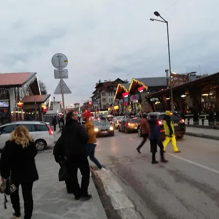 Apartman Dinos 2 Bed Cozy At Close To The Lift