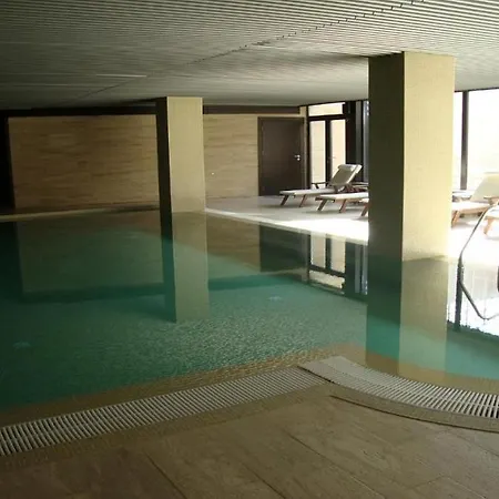 Dinos 2 Bed Cozy At Close To The Lift Apartman